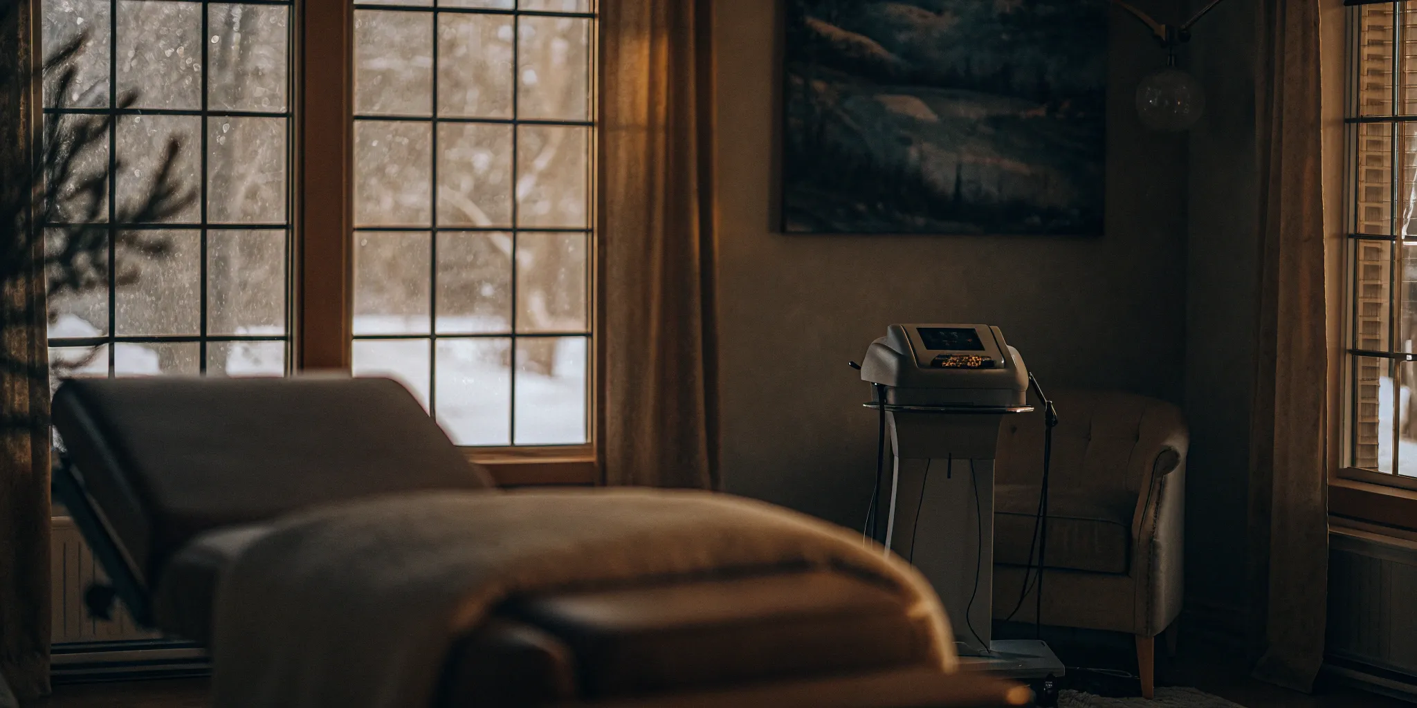 A TMS treatment room with a chair and device, factoring into the one week accelerated TMS cost.