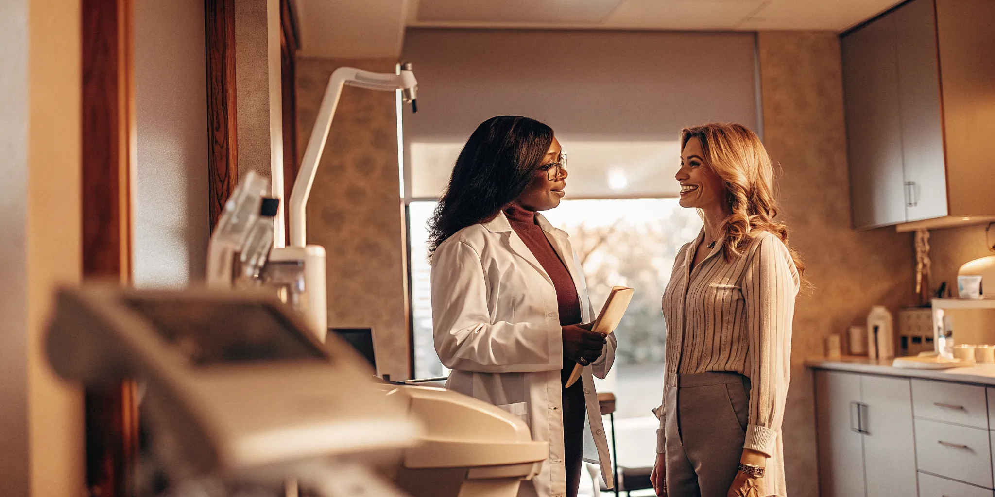 Doctor consulting a patient about treatment at the Scottsdale rapid TMS clinic.