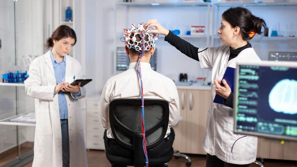 patient wearing performant brainwave scanning headset